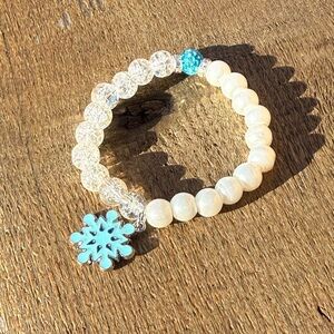 Elegant blue Snowflake with pearl and cracked clear glass bead Charm Bracelet